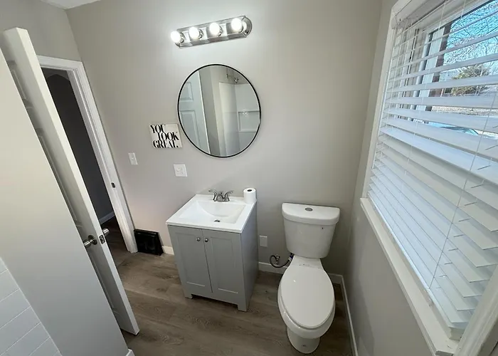 Hotel Cheerful & Warm Remodeled At Wilson Park 3*