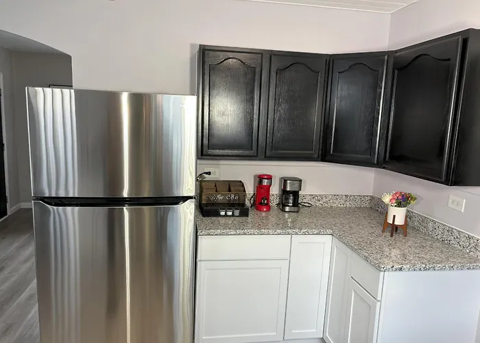 Cheerful & Warm Remodeled At Wilson Park Hotel 3*
