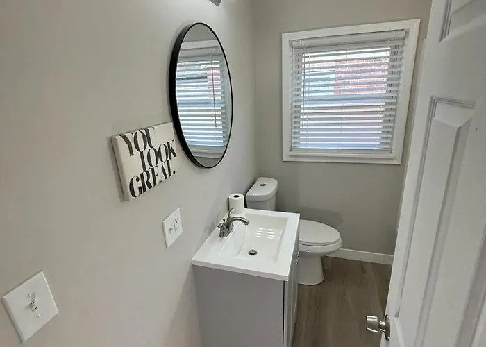 Cheerful & Warm Remodeled At Wilson Park Hotel