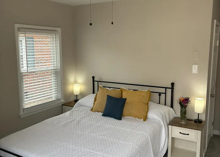 Cheerful & Warm Remodeled At Wilson Park